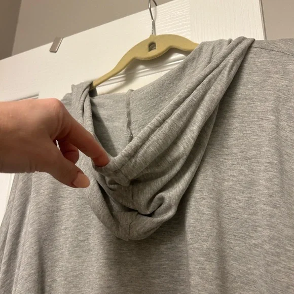 BEYOND YOGA v-neck pullover poncho - Picture 7 of 10